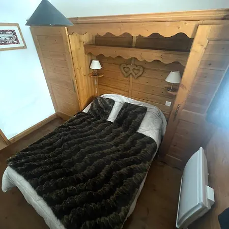 A La Montagne Apartment *